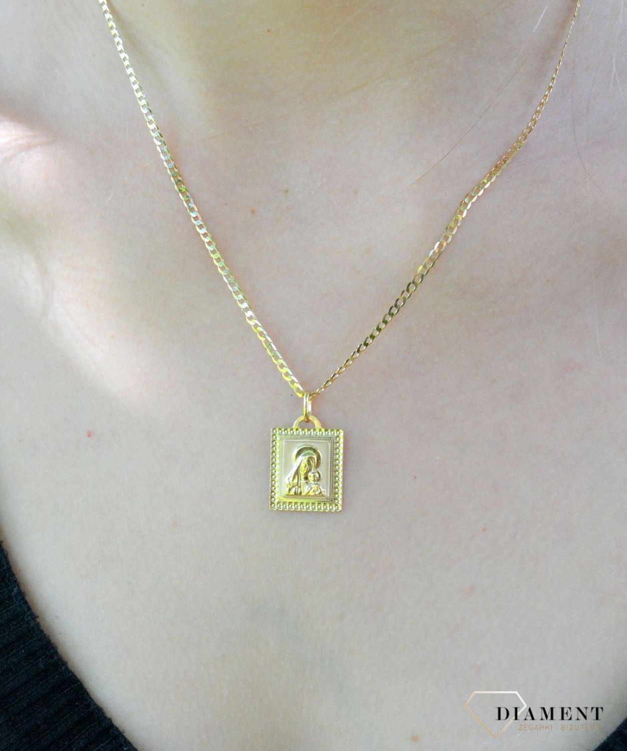 Złoty medalik prostokątny 333 z Matką Boską Częstochowską ZA 3786 333ccv.jpg